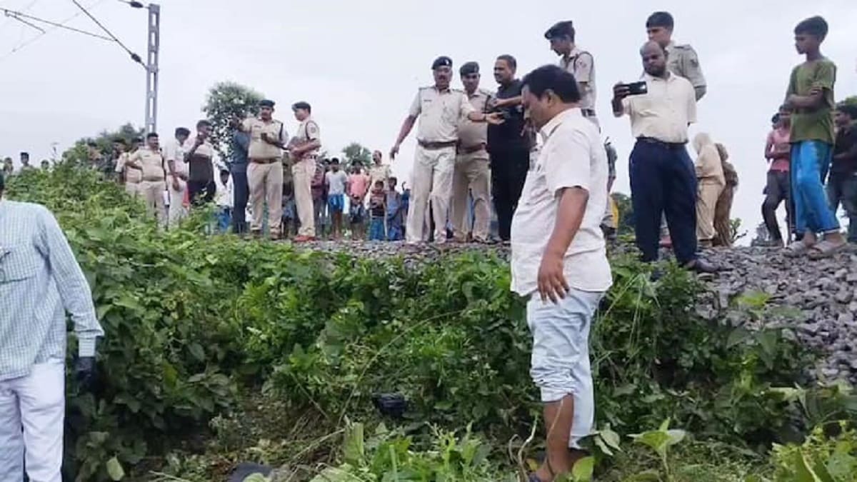 बिहार में बड़ा रेल हादसा, वंदे भारत एक्सप्रेस की चपेट में आने से 4 की मौत, 1 गंभीर रूप से घायल, रेलवे ट्रैक पार करते समय घटी घटना