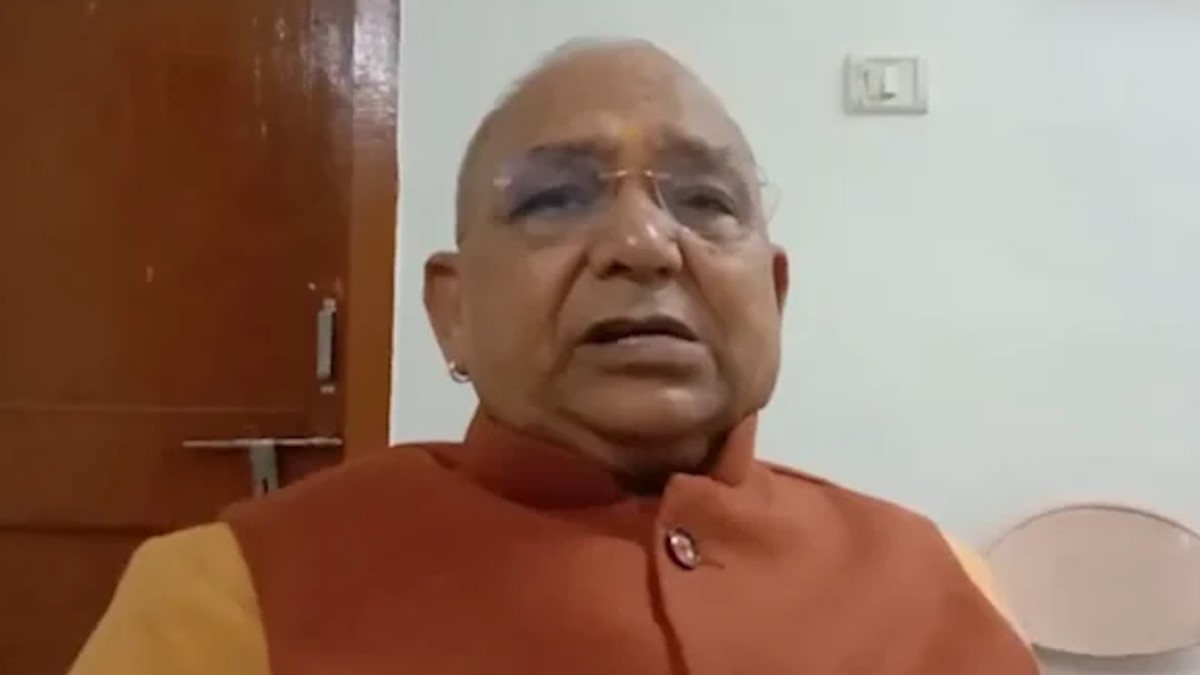 पूर्व गृह मंत्री ननकीराम कंवर के साथ खड़े हुए संघ के पूर्व प्रचारक, कहा- कलेक्टर किसी का दामाद, इसलिए…