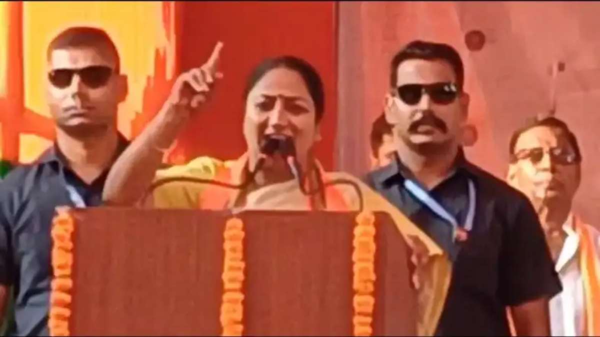 बिहार चुनाव 2025: नालंदा पहुंचीं दिल्ली की CM रेखा गुप्ता, कहा- PM मोदी और नीतीश कुमार के नेतृत्व में बिहार में बह रही है विकास की बयार