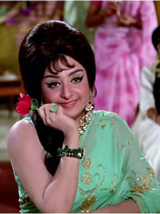 Saira Banu Photos: कजरारे नैन और कातिल अदाएं लूट लेगी करार, सायरा बानो की ये तस्वीरें