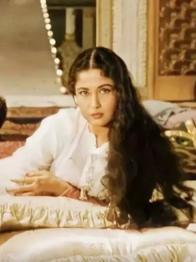 Meena Kumari Looks: जवानी में ऐसी दिखती थीं ट्रेजडी क्वीन मीना कुमारी Meena Kumari Looks: जवानी में ऐसी दिखती थीं ट्रेजडी क्वीन मीना कुमारी