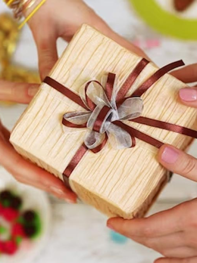 Bhai Dooj Gift Ideas: भाई दूज पर बहन को देने के लिए बजट फ्रेंडली गिफ्ट आइडियाज