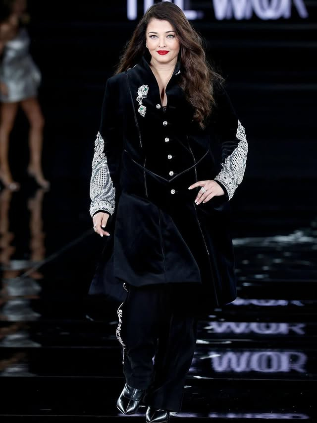 Paris L’Oréal Fashion Week 2025: हीरों से जड़ी ड्रेस में हुस्न की मल्लिका लगीं ऐश्वर्या राय, देखिये लुक