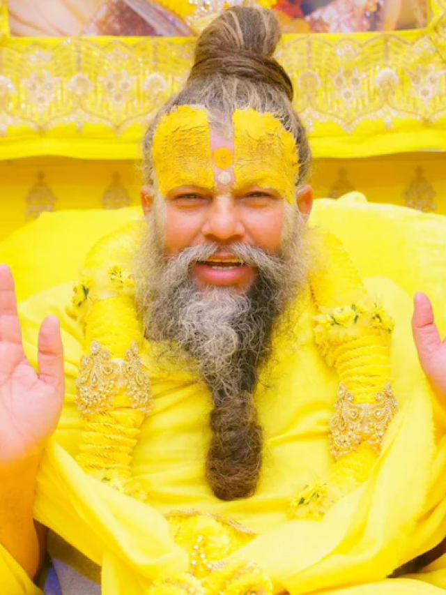 कौन है प्रेमानंद महाराज के गुरु, जिनके आते है ही खड़े हो गए और किया दंडवत प्रणाम