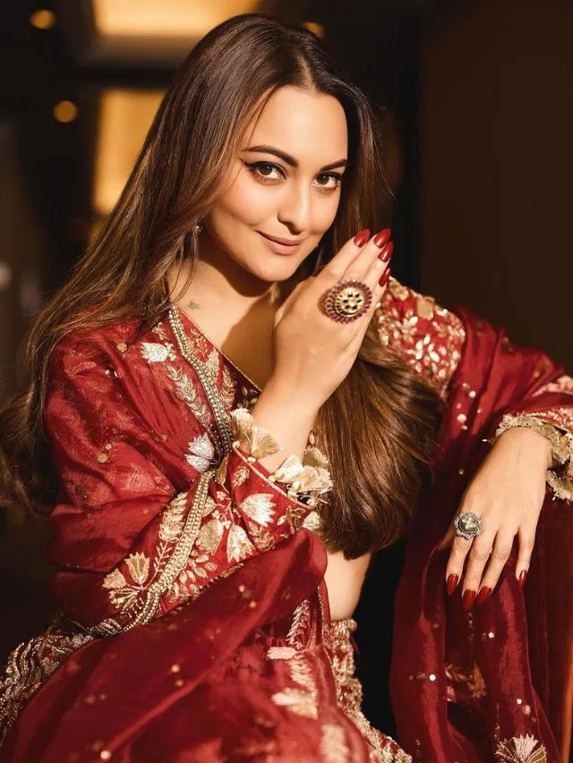 सोनाक्षी सिन्हा की ये खूबसूरत तस्वीरें: अपने दिलकश हुस्न से बिजलियां गिराती हैं एक्ट्रेस