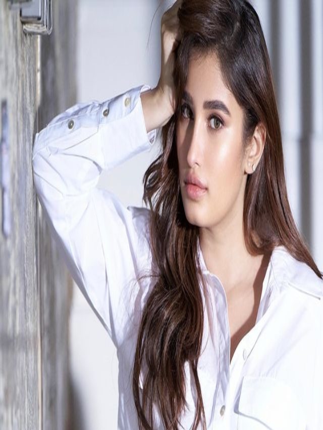 Rasha Thadani: फैशन और खूबसूरती में मां रवीना टंडन को कड़ी टक्कर देती हैं राशा थडानी