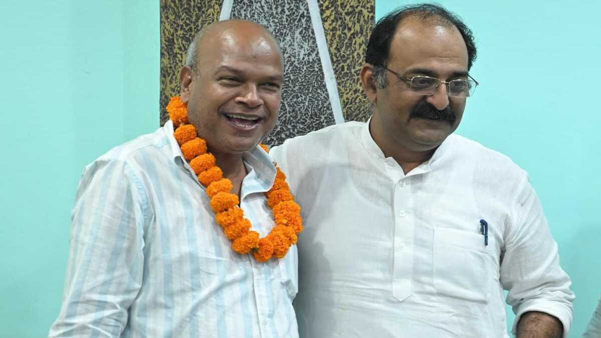 बिहार विधानसभा चुनाव 2025: दूसरे चरण के नामांकन का आज अंतिम दिन, दीपावली पर सियासी हलचल तेज