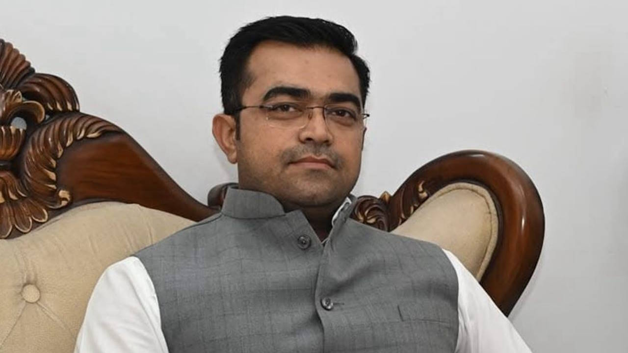 विधानसभा के चीफ मार्शल सुशांत रॉय बने मंत्री खुशवंत साहेब के विशेष कर्तव्यस्थ अधिकारी…