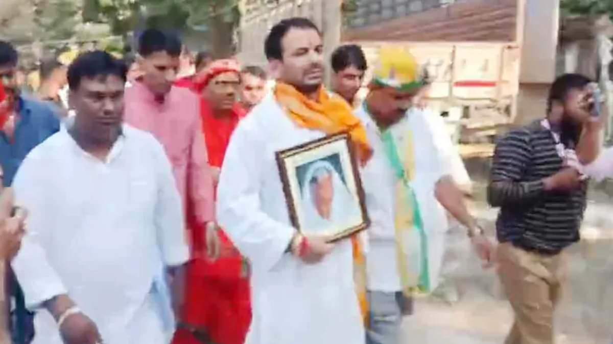 बिहार चुनाव 2025: तेज प्रताप यादव ने महुआ सीट से भरा नामांकन, कहा- जनता के आशीर्वाद से जीत तय