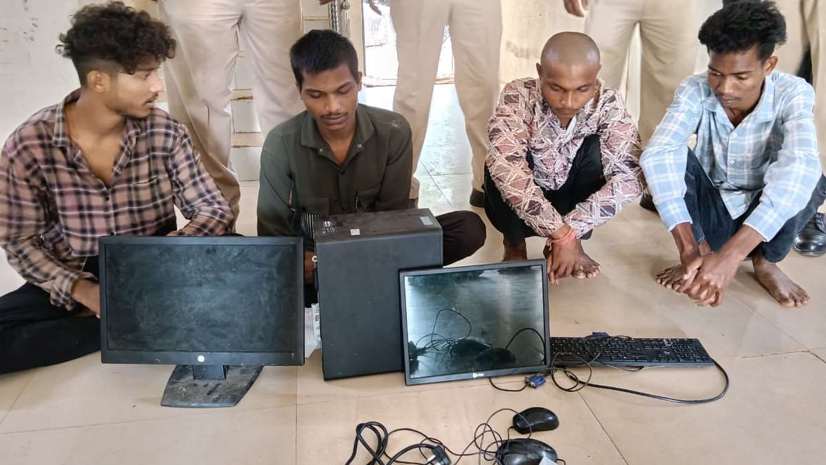 स्कूल से चुराए कंप्यूटर और सीसीटीवी कैमरा, पुलिस ने चोरी करने वालों के साथ खरीदने वालों को किया गिरफ्तार