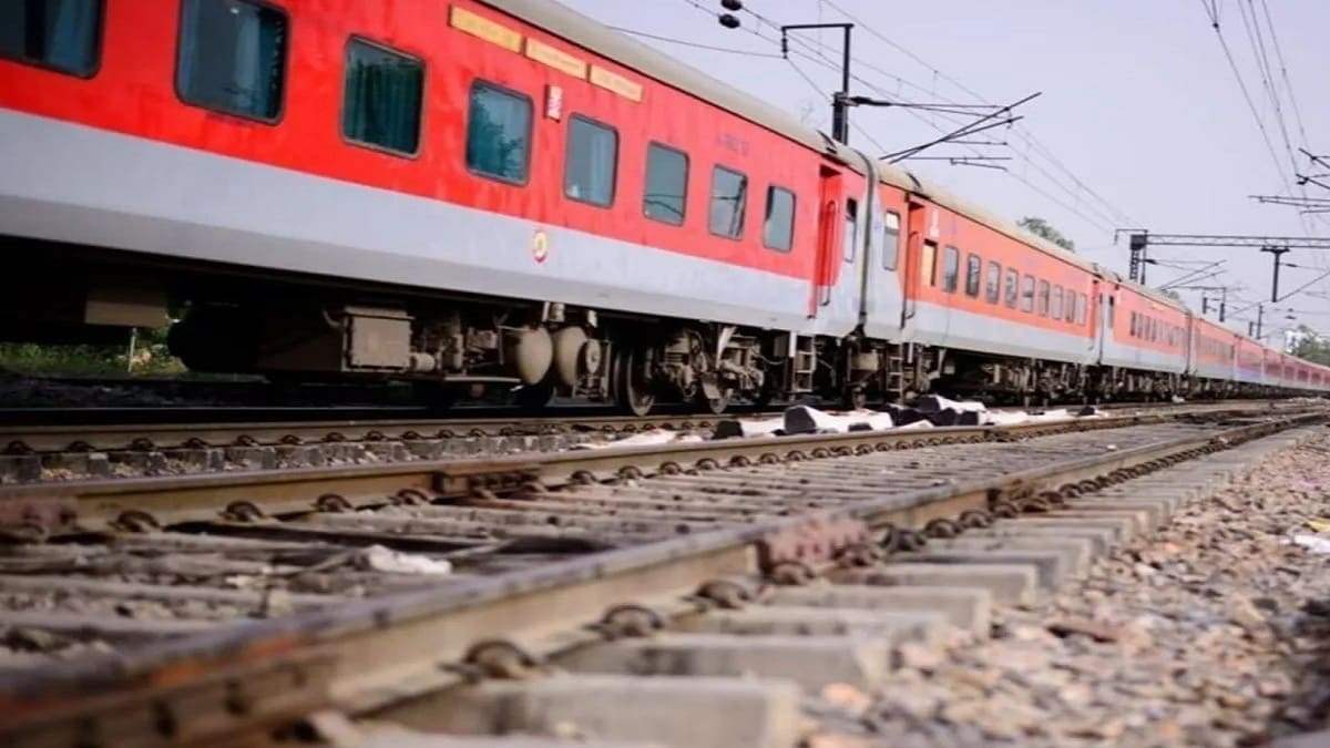 बिहार में कब थमेगा क्राइम, रेलवे ट्रैक किनारे युवक की संदिग्ध मौत, चार दोस्तों पर हत्या का आरोप