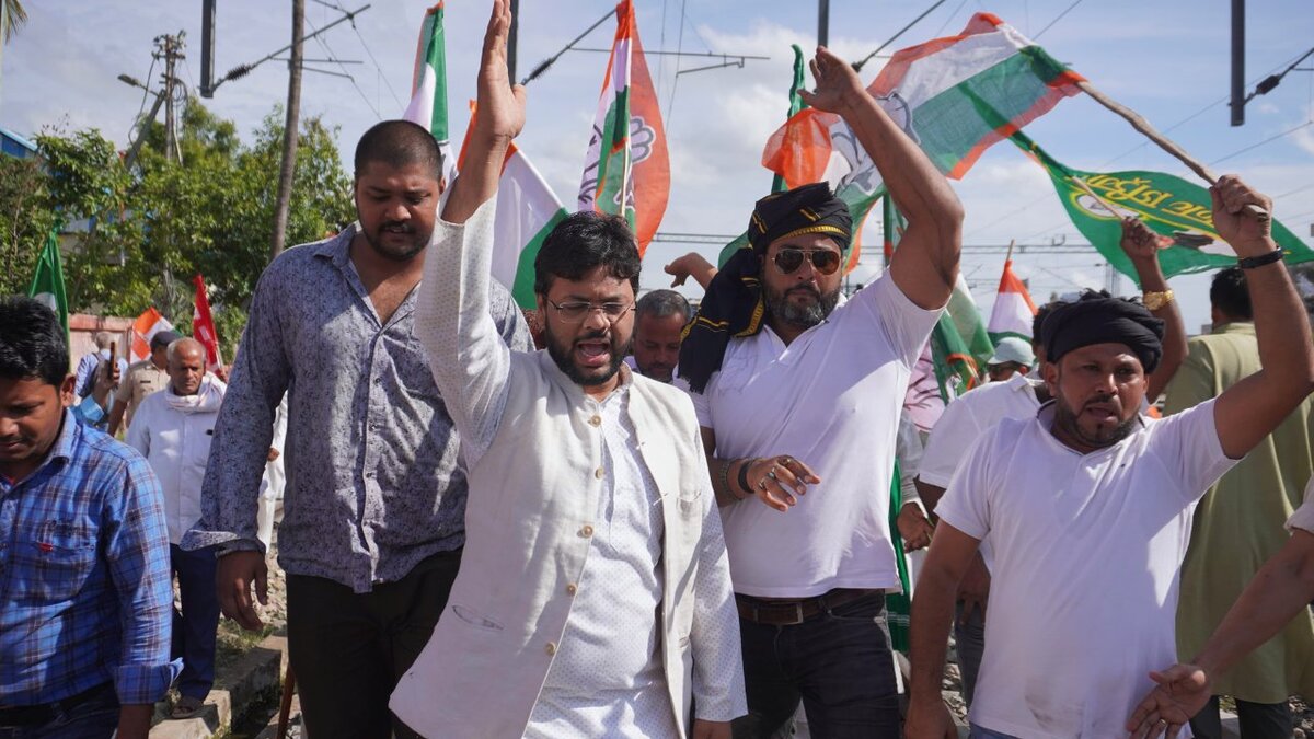 दरभंगा में कांग्रेस का बड़ा फैसला: डॉ. मशकूर उस्मानी छह साल के लिए निष्कासित, निर्दलीय नामांकन और वायरल तस्वीर से मची हलचल