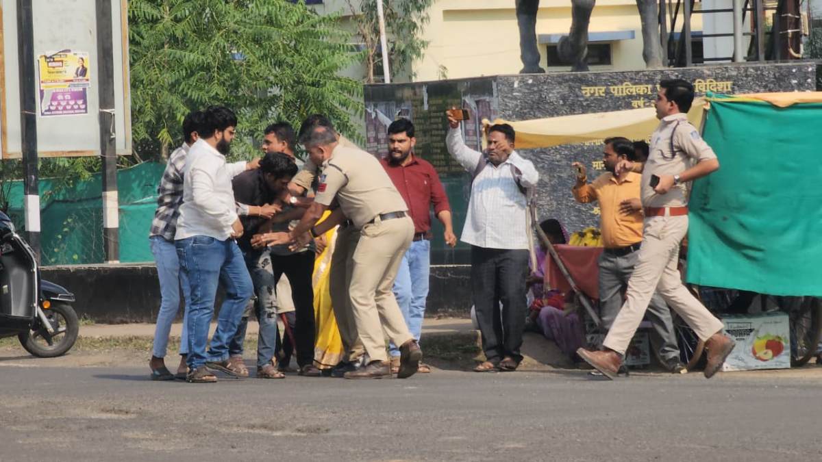 बच्चों की मां पर चढ़ा आशिकी का भूत: पति ने भागने से रोका तो प्रेमी ने कर दी हत्या, पुलिस ने फिल्मी स्टाइल में आरोपी को दबोचा
