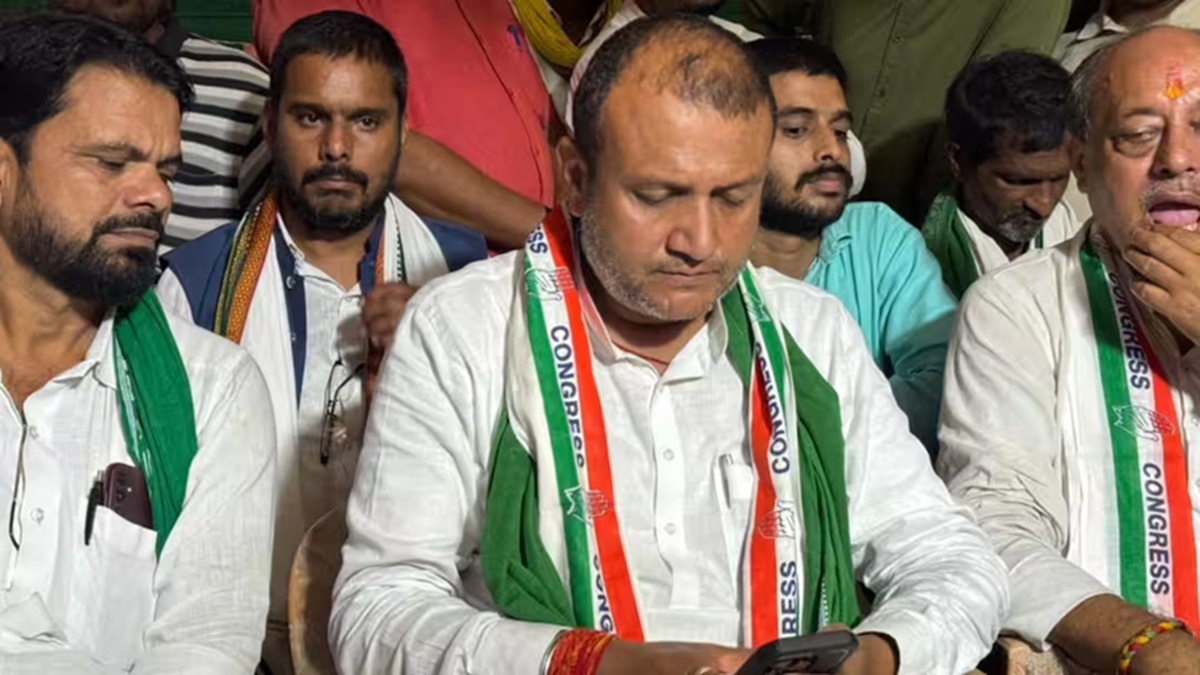 रोहतास: आधी रात को कांग्रेस विधायक और प्रत्याशी के आवास पर पुलिस की छापेमारी, बेडरूम समेत सभी कमरों की ली तलाशी, जानें पूरा मामला?