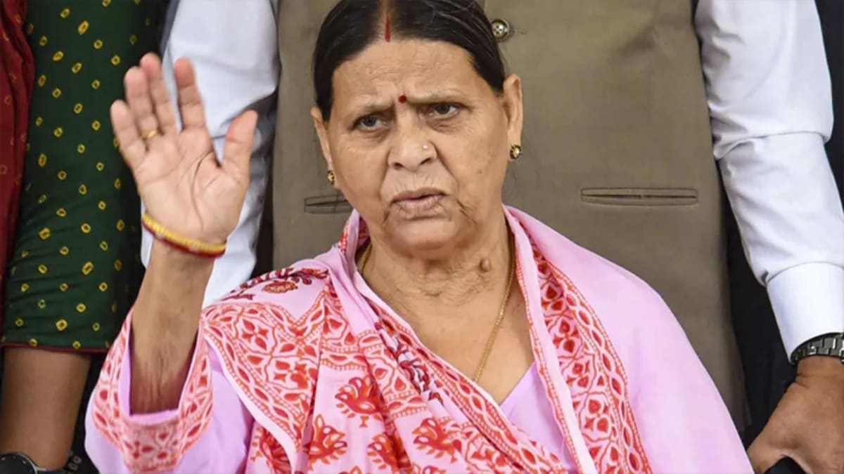 Bihar Election 2025: बेटे तेज प्रताप यादव से दूरी पर राबड़ी देवी, कहा- मन से बेटा है, पर प्रचार में नहीं जाऊंगी