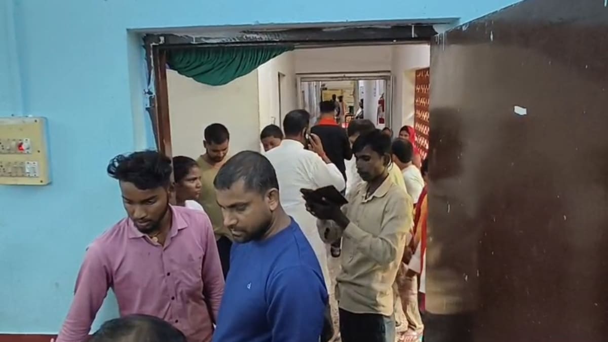 बिहार में आचार संहिता लागू होने के बाद भी नहीं रुक रही हत्याएं, कैमूर में युवक की चाकुओं से गोदकर हत्या