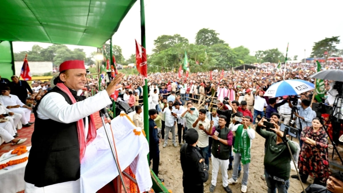 दरभंगा में अखिलेश यादव ने नीतीश को बताया चुनावी दूल्हा, महंगाई और भाजपा पर साधा निशाना