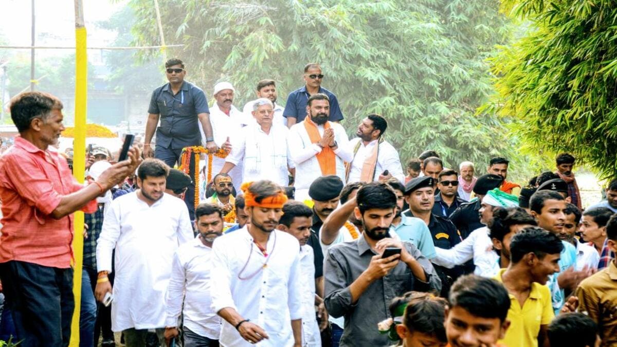 मोकामा में ललन सिंह और सम्राट चौधरी पर FIR, जेल में बंद अनंत सिंह के लिए रोड शो किया, 48 गाड़ियों का काफिला निकला