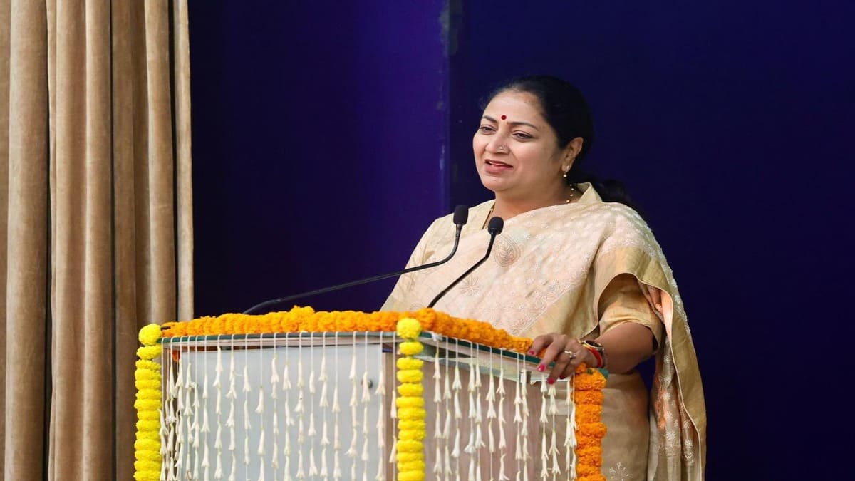 राहुल गांधी के बयान पर भड़कीं दिल्ली की मुख्यमंत्री, बोलीं – सेना को राजनीति में घसीटना शर्मनाक, चुल्लू भर पानी में डूब मरना चाहिए