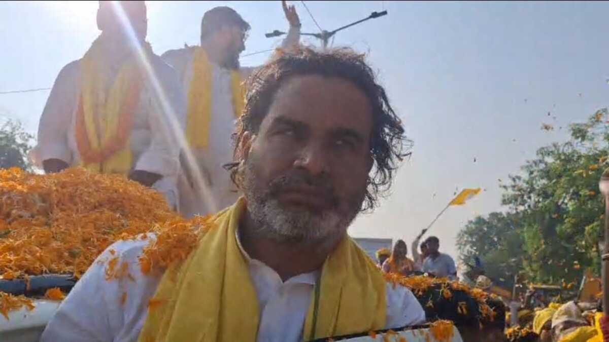 जन सुराज के प्रशांत किशोर का रोहतास में शक्ति प्रदर्शन, रोड शो में उमड़ा जनसैलाब, जगह-जगह हुआ जोरदार स्वागत