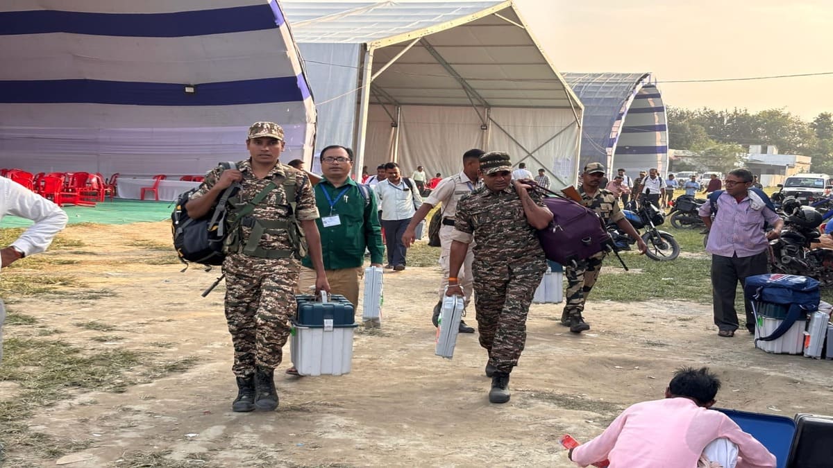 पहले चरण के मतदान की तैयारी पूरी, 6 देशों से आया 16 प्रतिनिधि दल,18 जिलों की 121 सीटों पर होगा मतदान, देखें पूरी लिस्ट एक क्लिक पर