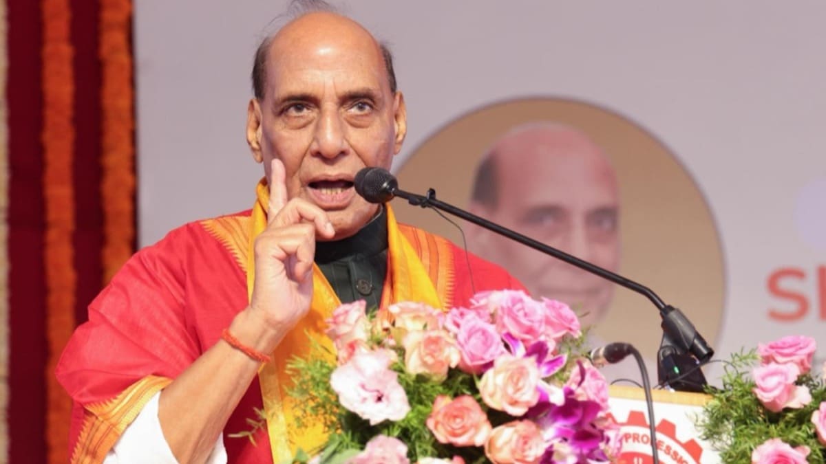 बांका में बोले रक्षा मंत्री राजनाथ सिंह, बिहार अब बदल चुका है, जनता विकास चाहती है, धमकी नहीं