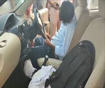 दिल्ली में रेलवे स्टेशन के बाहर अनलॉक कार में बैठना पड़ा भारी, ऑटो-लॉक में फंसकर युवक की दम घुटने से मौत