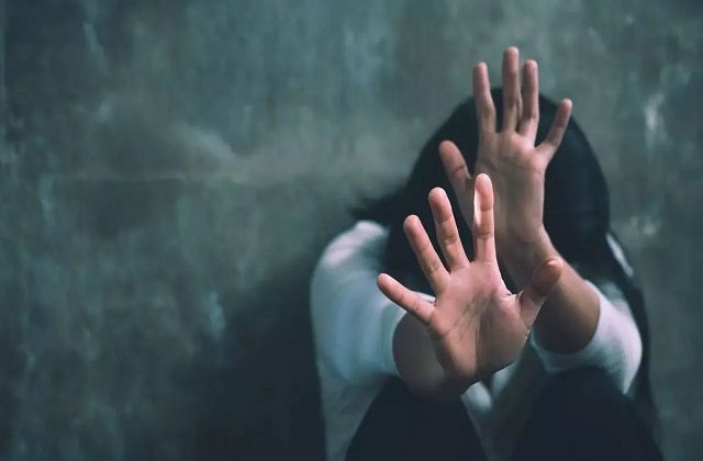 पाकिस्तान में एक बार फिर हिंदू लड़की को किया गया अगवा, धर्म परिवर्तन कर बुजुर्ग मुस्लिम से जबरन कराया निकाह ; परिवार का रो-रोकर हुआ बुरा हाल