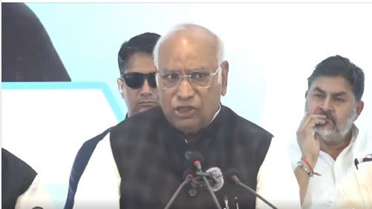 खड़गे का बड़ा बयान नीतीश पलटी भी मारेंगे तो महागठबंधन में उनके लिए जगह नहीं, पीएम मोदी झूठों के सरदार