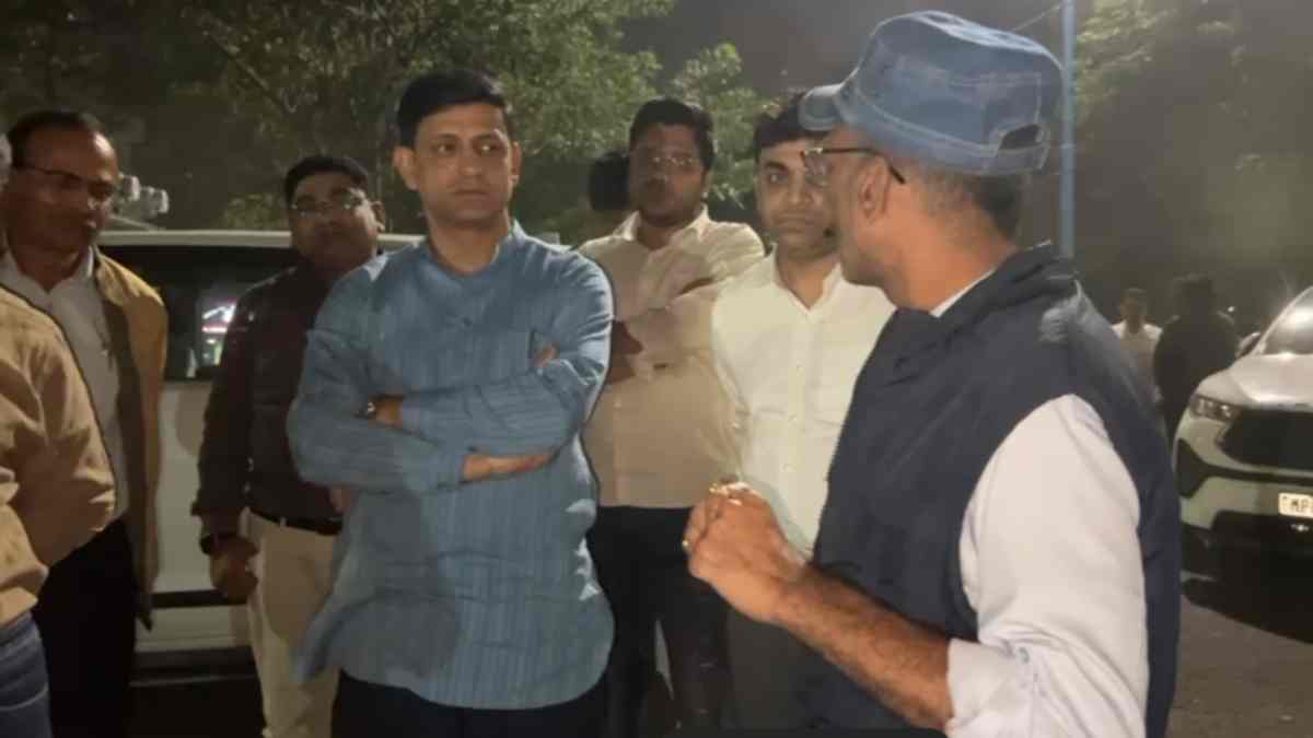 सड़कों पर उतरे महापौर पुष्यमित्र भार्गव! रातभर पेंचवर्क का निरीक्षण, बोले- 15 दिन में मुख्य मार्ग दुरुस्त करें