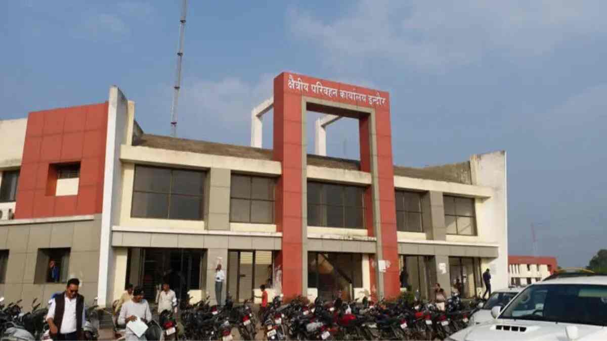 Exclusive: इंदौर आरटीओ में दलालों का बोलबाला, ऑनलाइन सिस्टम सिर्फ दिखावा, बिना एजेंट एक कदम भी नहीं चलता काम, जल्द लल्लूराम डॉट कॉम करेगा उन भ्रष्ट अधिकारियों का पर्दाफाश 