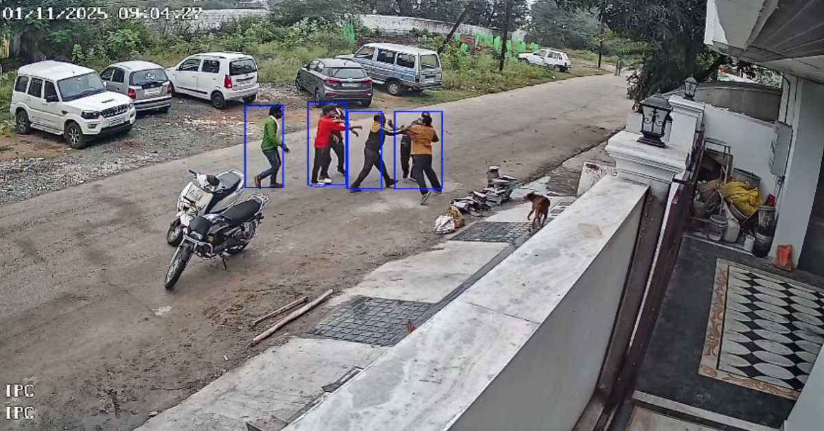 नगर निगम दरोगा की पिटाई: दो युवकों ने लात-घूंसे और चप्पलों से पीटा, कहा- वार्ड में ठीक से नहीं होती सफाई, FIR दर्ज