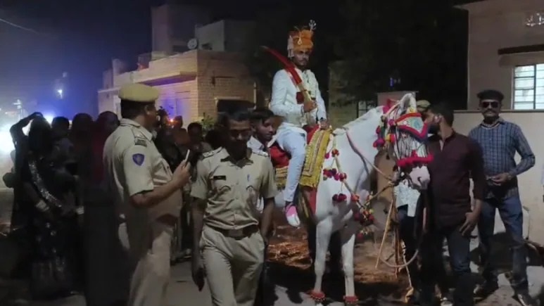 Rajasthan News: OMG छावनी में तब्दील हुआ दूल्हे का घर! पुलिस के साथ रात के अंधेरे में निकली बारात