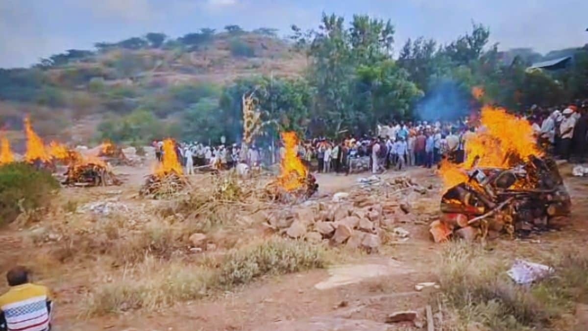 राजस्थान में सड़क हादसों का कहर: एक साथ जलती 12 चिताएं, 40 जिंदगियां बुझीं