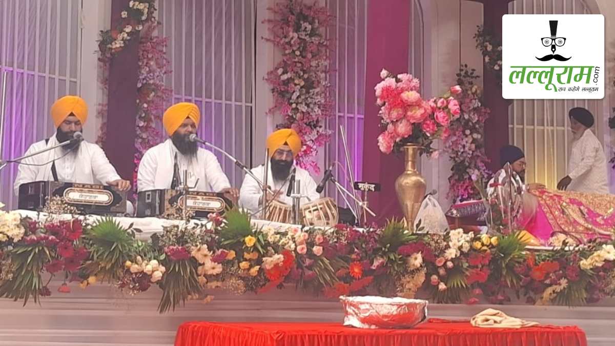 रायपुर में धूमधाम से मनाया गया श्री गुरु नानक देव जी का 557वां प्रकाश पर्व: अमृतसर से आए प्रख्यात कीर्तनकारों ने संगत को किया मंत्रमुग्ध, गुरुद्वारों में हजारों श्रद्धालुओं ने माथा ठेका, जगह-जगह लंगर का आयोजन