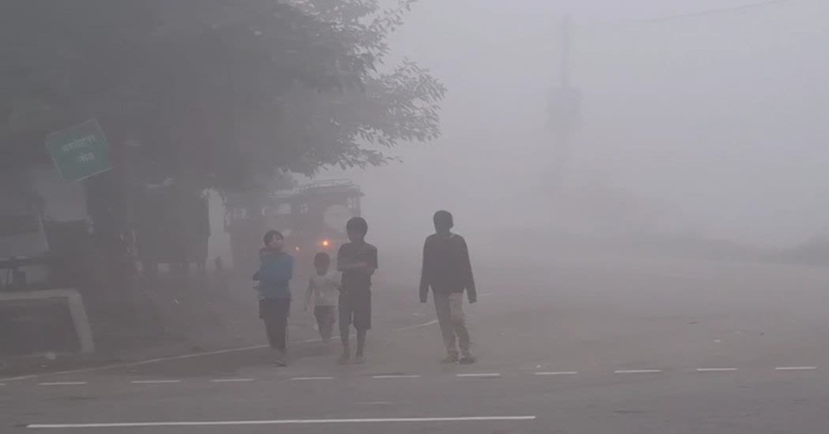 बादलों ने ओढ़ी कोहरे की चादर, भोर और देर रात में सता रही ठंड, जानिए बारिश को लेकर क्या है अपडेट