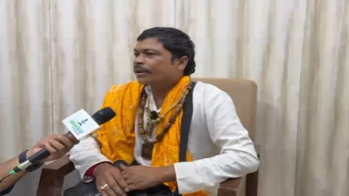 EXCLUSIVE Interview: साइकिल पर हारमोनियम ठीक करने वाला अब गा रहा देशभर में भजन, अमित धुर्वे ने लल्लूराम डॉट कॉम से की दिल की बात