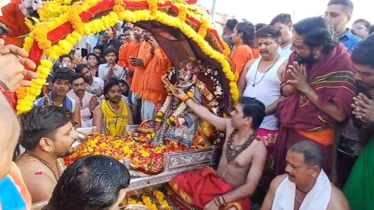 कार्तिक माह में भगवान महाकाल की निकली दूसरी सवारी, चंद्रमौलेश्वर स्वरूप में बाबा ने दिए अपने भक्तों को दिए दर्शन