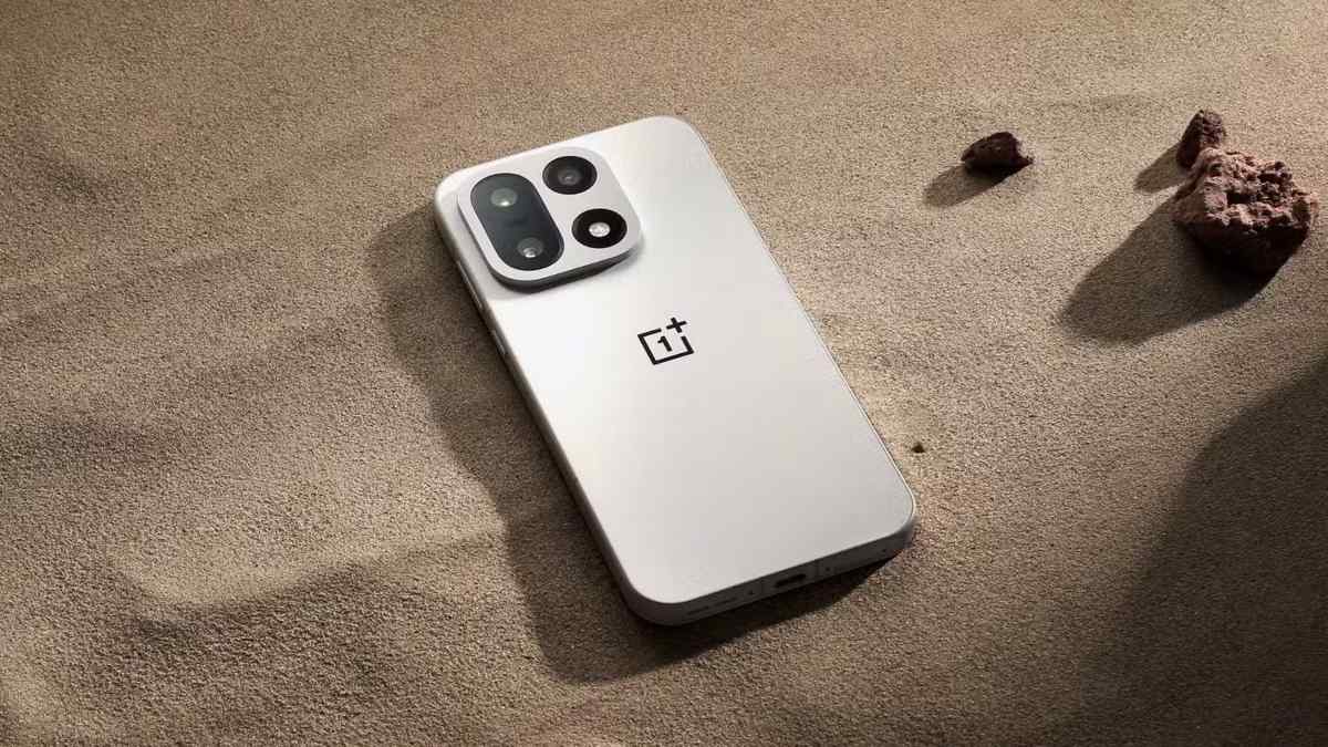 OnePlus का नया फोन 15T जल्द हो सकता है लॉन्च, कॉम्पैक्ट डिजाइन और दमदार फीचर्स के साथ मचाएगा धमाल