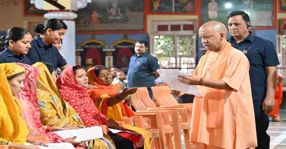 ‘जनता की समस्याओं के समाधान को संकल्पित है सरकार…’, जनता दर्शन में CM योगी ने सुनी 200 लोगों की फरियाद, कहा- शीघ्रता से करें निस्तारण