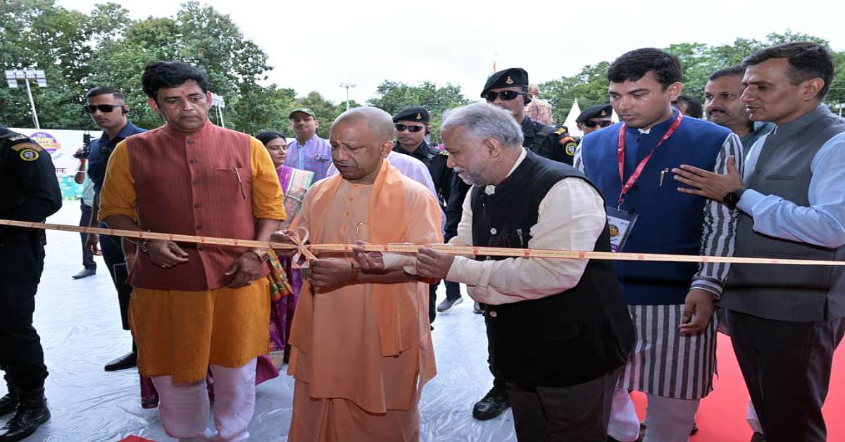 सीएम योगी ने किया ‘गोरखपुर पुस्तक महोत्सव’ का शुभारंभ, कहा- व्यक्ति की सबसे सही मार्गदर्शक और सच्ची साथी अच्छी पुस्तकें होती हैं