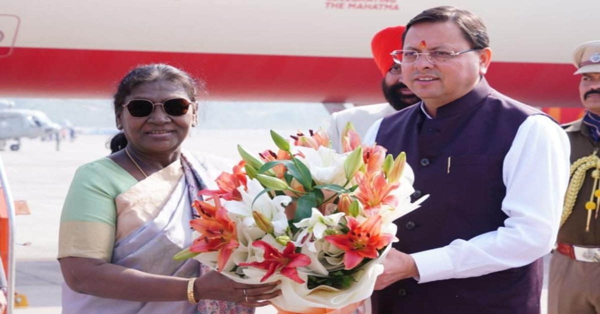 तीन दिवसीय उत्तराखंड प्रवास पर पहुंची राष्ट्रपति द्रौपदी मुर्मु, सीएम ने किया स्वागत, हरिद्वार में पतंजलि विश्वविद्यालय के दीक्षांत समारोह में होंगी शामिल