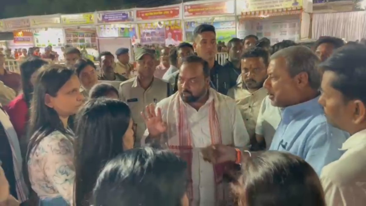 बड़ी खबर : बेमेतरा राज्योत्सव में भारी बवाल, कलेक्टर से विवाद के बाद विधायक ने कार्यक्रम का किया बहिष्कार