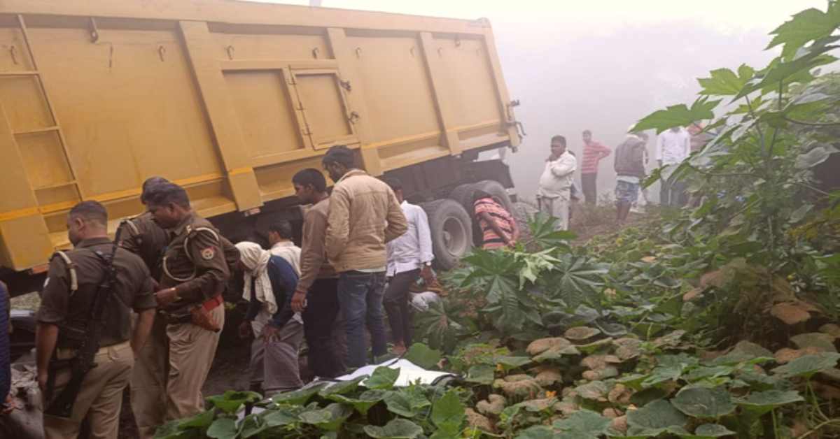 खूनी सड़क पर मौत का कहरः ट्रक ने बाइक को मारी ठोकर, 1 साल के बच्चे समेत 4 लोगों की गई जान, मंजर देख कांप उठे लोग