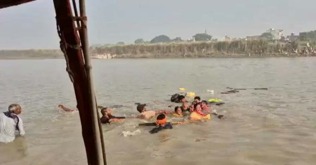 हमें कोई बचा लो… श्रद्धालुओं से भरी नाव सरयू नदी में पलटी, मची चीख-पुकार, दिल दहला देने वाला VIDEO वायरल