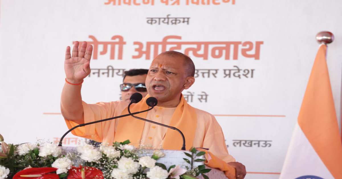 सार्वजनिक भूमि पर अवैध कब्जा करने वालों को… CM योगी ने माफियाओं को दी खुली चेतावनी, जानिए क्यों कहा लेने के देने पड़ जाएंगे