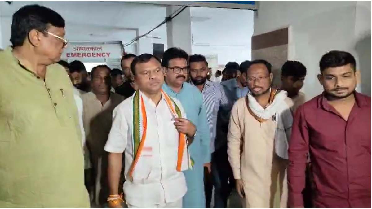 PCC चीफ बैज ने अस्पताल पहुंचकर रेल हादसे के घायलों का जाना हाल-चाल, कहा – घटना के जिम्मेदार अफसरों पर हो सख्त कार्रवाई