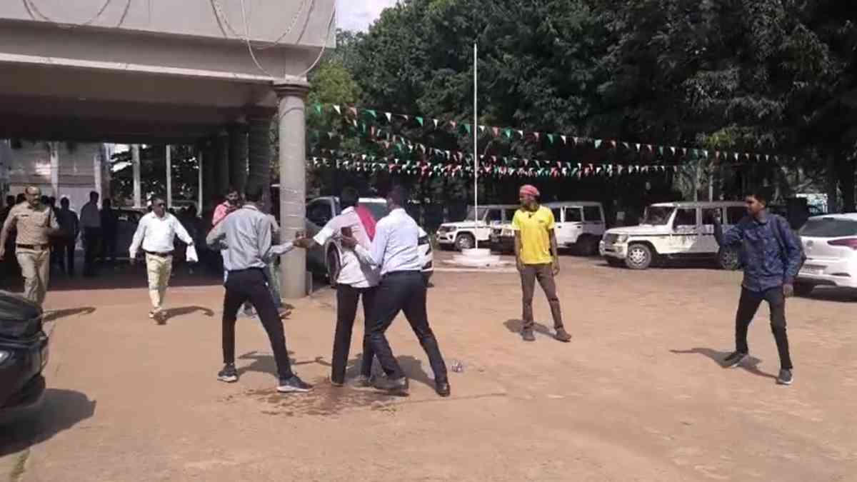 CG News : कलेक्ट्रेट के बाहर केरोसिन उड़ेलकर आत्मदाह की कोशिश, जमीन विवाद से परेशान युवक पहुंचा था कलेक्टर जनदर्शन