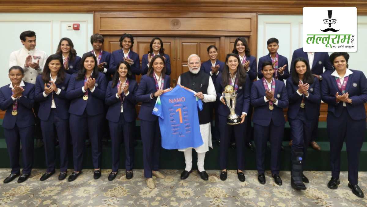 PM मोदी ने वर्ल्ड चैंपियन भारतीय महिला टीम से की मुलाकात: कहा – “आपने पूरे देश का जीत लिया दिल”, कप्तान हरमनप्रीत कौर ने भेंट की जर्सी