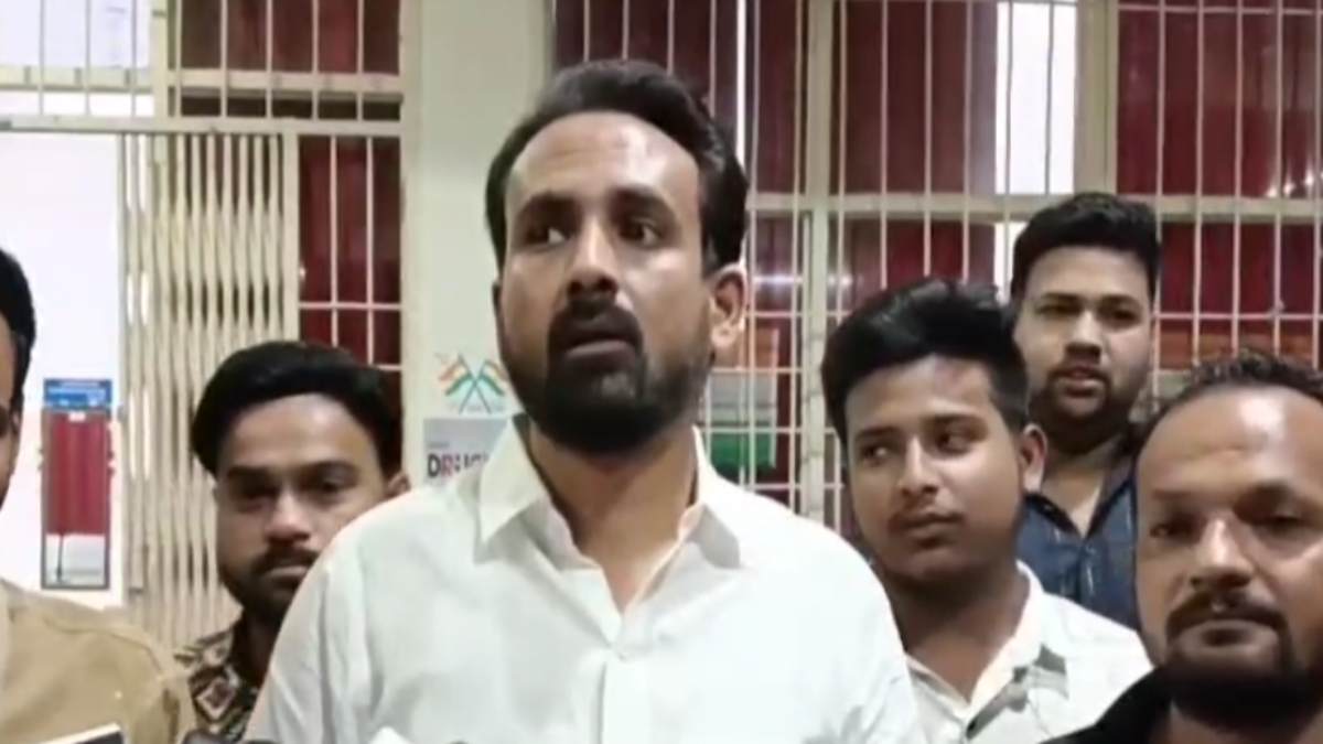 अंजुमन इस्लामिया स्कूल में तुगलकी फरमान का मामला, आदेश का विरोध करने वाले को मिल रही जान से मारने की धमकी